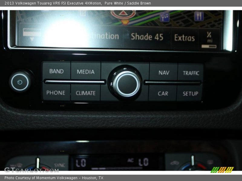Pure White / Saddle Brown 2013 Volkswagen Touareg VR6 FSI Executive 4XMotion