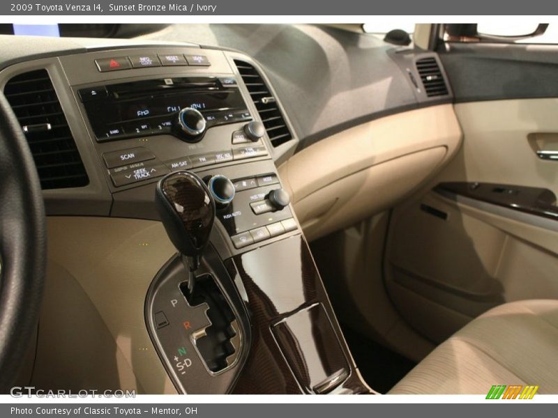 Sunset Bronze Mica / Ivory 2009 Toyota Venza I4