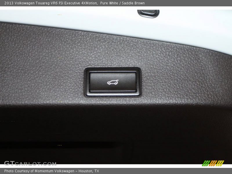 Pure White / Saddle Brown 2013 Volkswagen Touareg VR6 FSI Executive 4XMotion