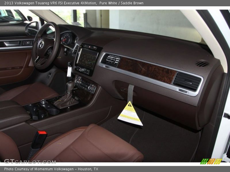 Dashboard of 2013 Touareg VR6 FSI Executive 4XMotion