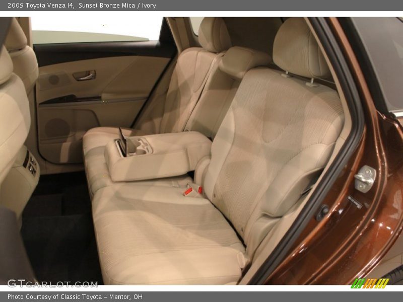 Sunset Bronze Mica / Ivory 2009 Toyota Venza I4