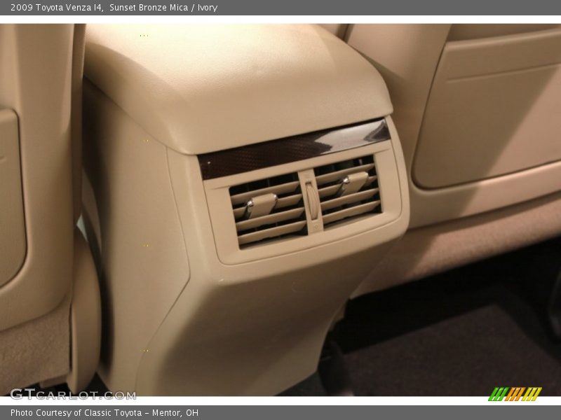 Sunset Bronze Mica / Ivory 2009 Toyota Venza I4