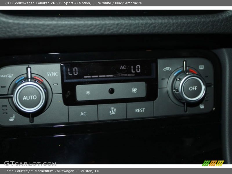 Pure White / Black Anthracite 2013 Volkswagen Touareg VR6 FSI Sport 4XMotion