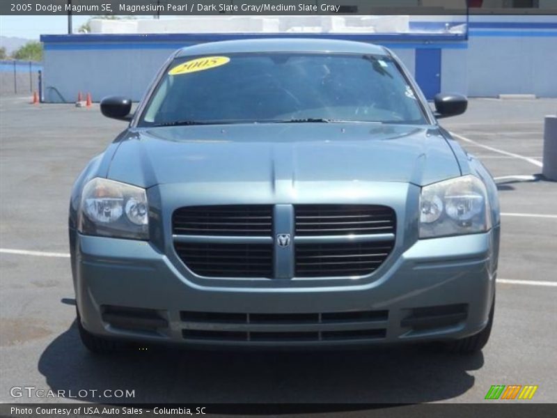 Magnesium Pearl / Dark Slate Gray/Medium Slate Gray 2005 Dodge Magnum SE