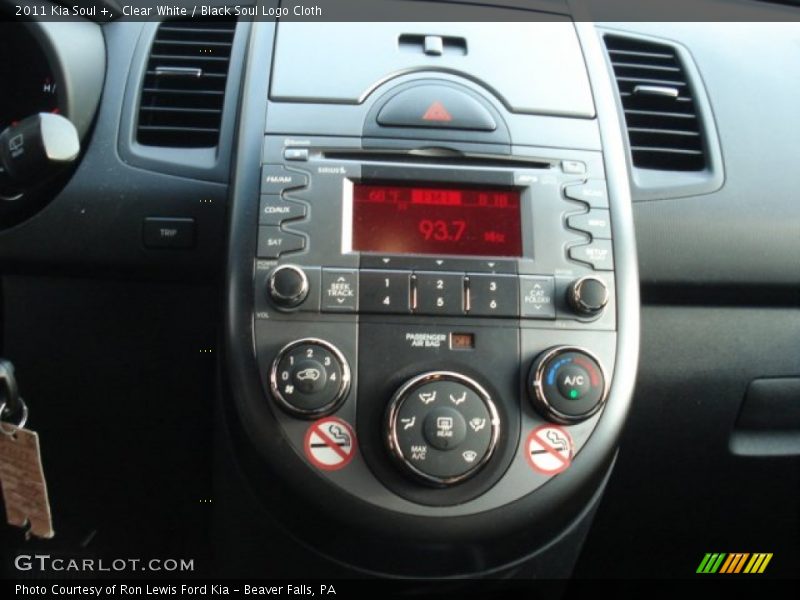 Clear White / Black Soul Logo Cloth 2011 Kia Soul +