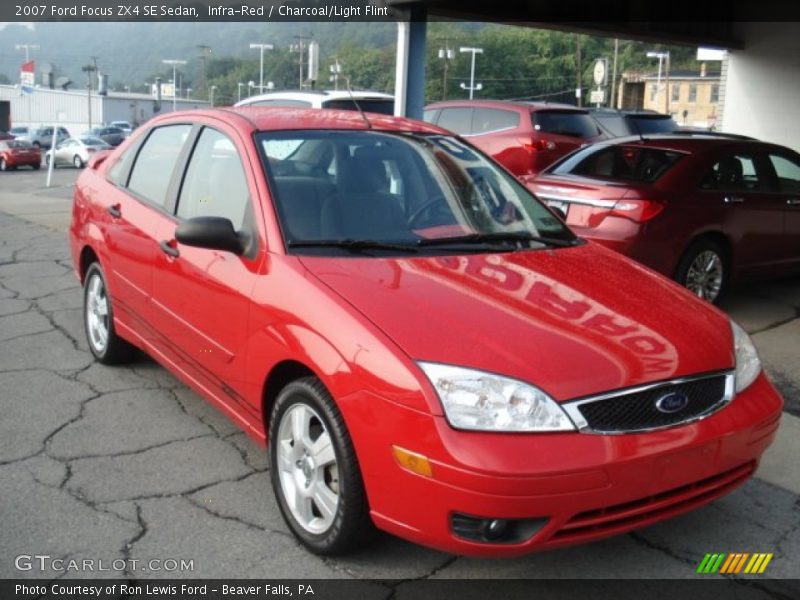 Infra-Red / Charcoal/Light Flint 2007 Ford Focus ZX4 SE Sedan