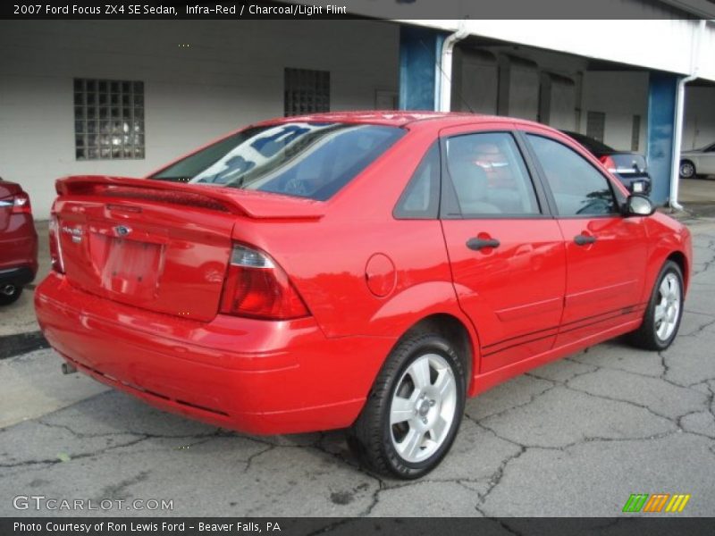 Infra-Red / Charcoal/Light Flint 2007 Ford Focus ZX4 SE Sedan