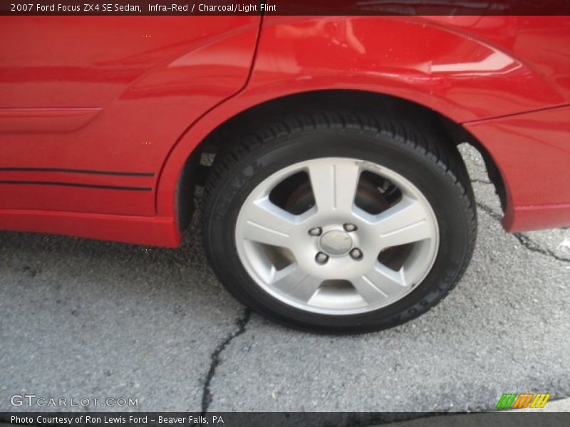 Infra-Red / Charcoal/Light Flint 2007 Ford Focus ZX4 SE Sedan