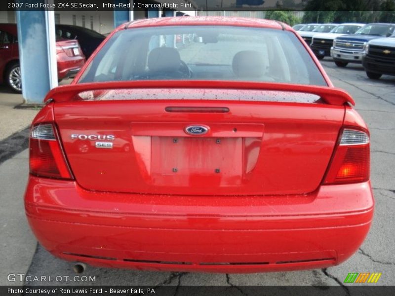 Infra-Red / Charcoal/Light Flint 2007 Ford Focus ZX4 SE Sedan