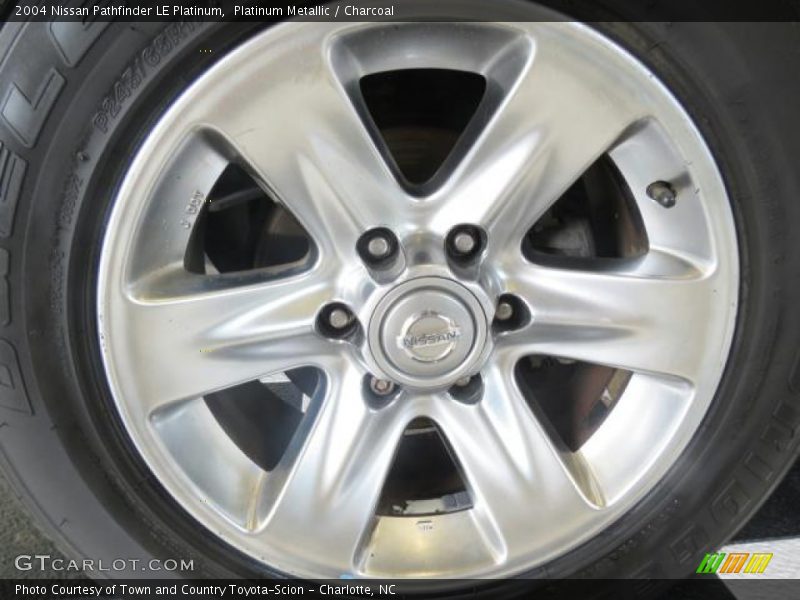 Platinum Metallic / Charcoal 2004 Nissan Pathfinder LE Platinum