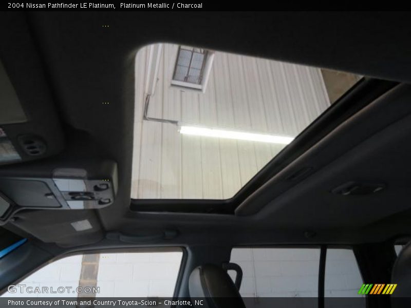 Platinum Metallic / Charcoal 2004 Nissan Pathfinder LE Platinum