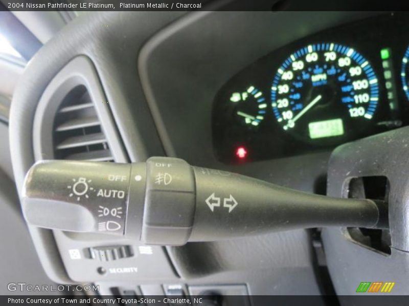 Platinum Metallic / Charcoal 2004 Nissan Pathfinder LE Platinum