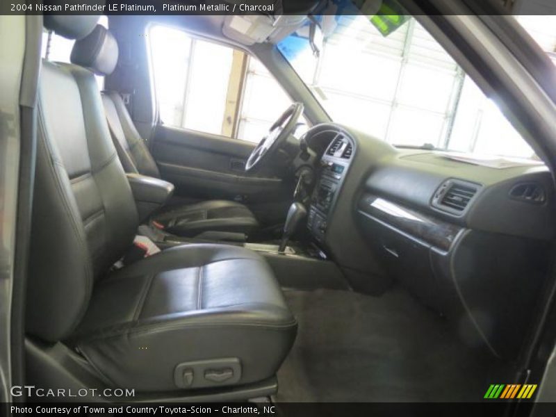 Platinum Metallic / Charcoal 2004 Nissan Pathfinder LE Platinum