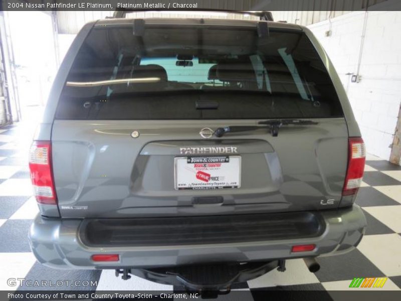 Platinum Metallic / Charcoal 2004 Nissan Pathfinder LE Platinum