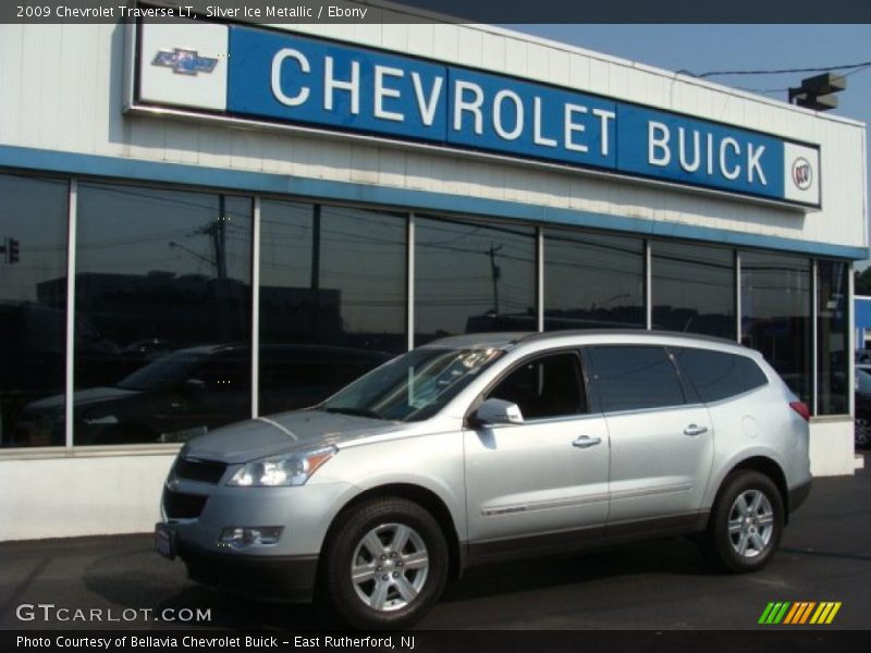 Silver Ice Metallic / Ebony 2009 Chevrolet Traverse LT