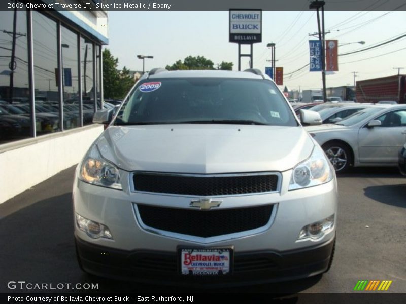 Silver Ice Metallic / Ebony 2009 Chevrolet Traverse LT