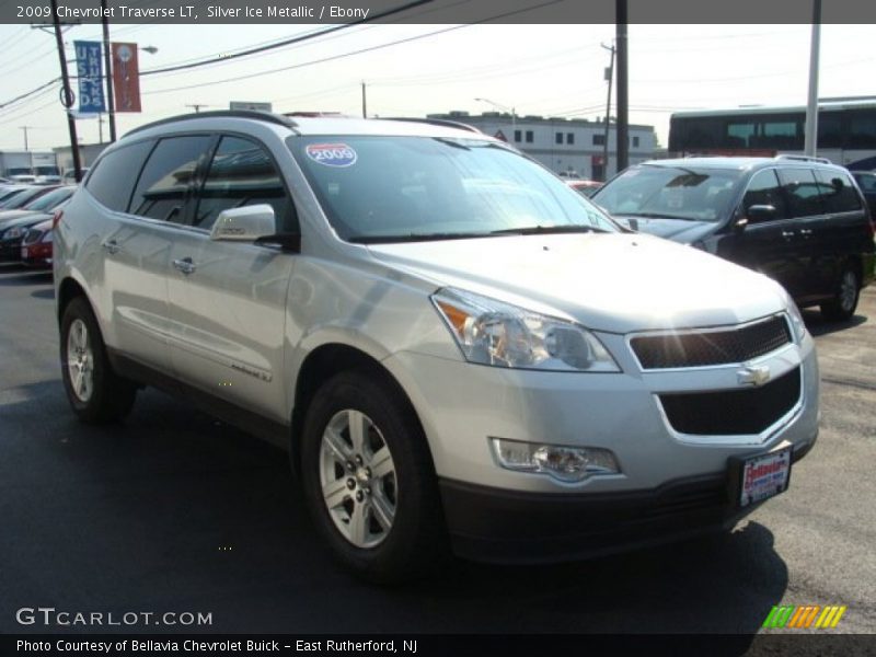 Silver Ice Metallic / Ebony 2009 Chevrolet Traverse LT