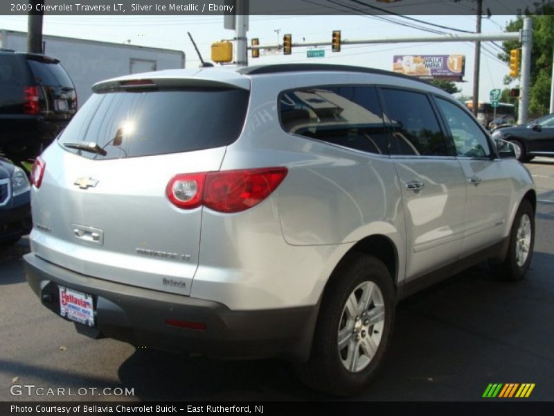 Silver Ice Metallic / Ebony 2009 Chevrolet Traverse LT