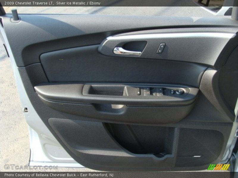 Silver Ice Metallic / Ebony 2009 Chevrolet Traverse LT