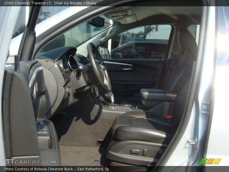 Silver Ice Metallic / Ebony 2009 Chevrolet Traverse LT
