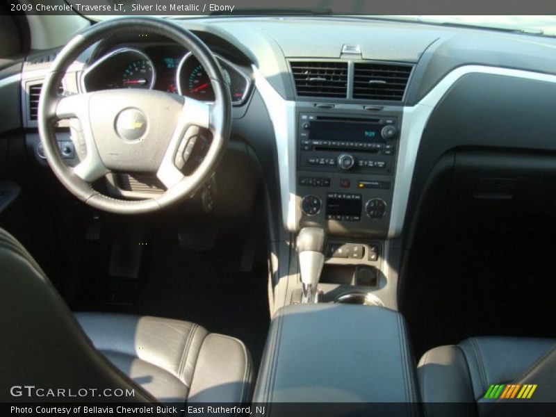 Silver Ice Metallic / Ebony 2009 Chevrolet Traverse LT