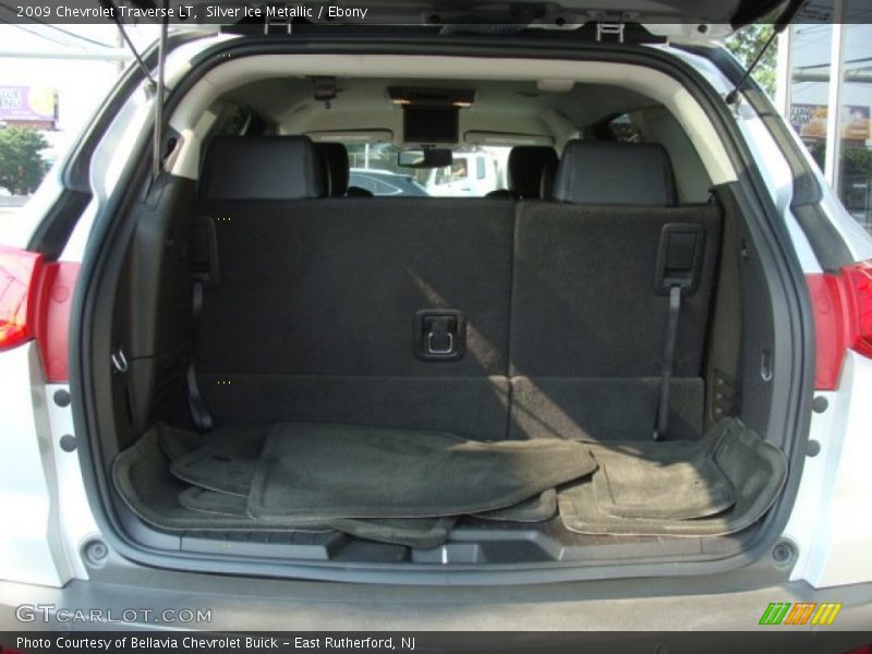 Silver Ice Metallic / Ebony 2009 Chevrolet Traverse LT