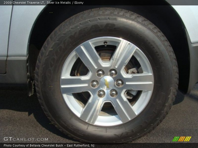 Silver Ice Metallic / Ebony 2009 Chevrolet Traverse LT