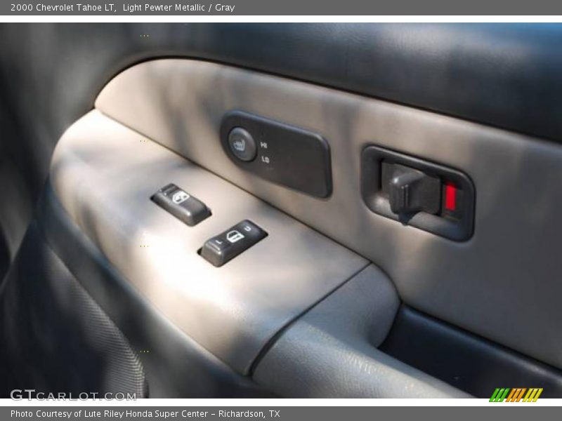 Light Pewter Metallic / Gray 2000 Chevrolet Tahoe LT