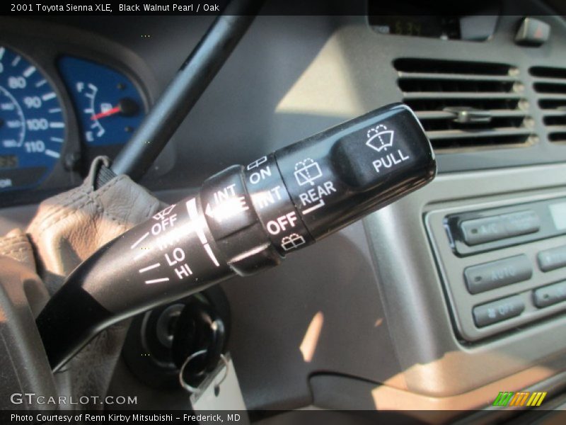Controls of 2001 Sienna XLE