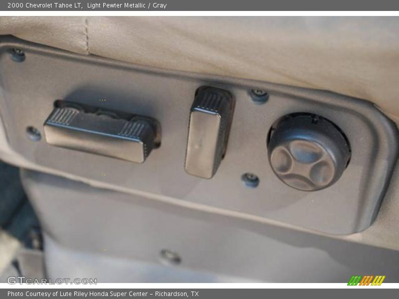 Light Pewter Metallic / Gray 2000 Chevrolet Tahoe LT