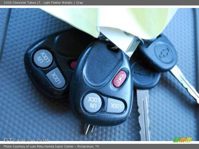 Light Pewter Metallic / Gray 2000 Chevrolet Tahoe LT