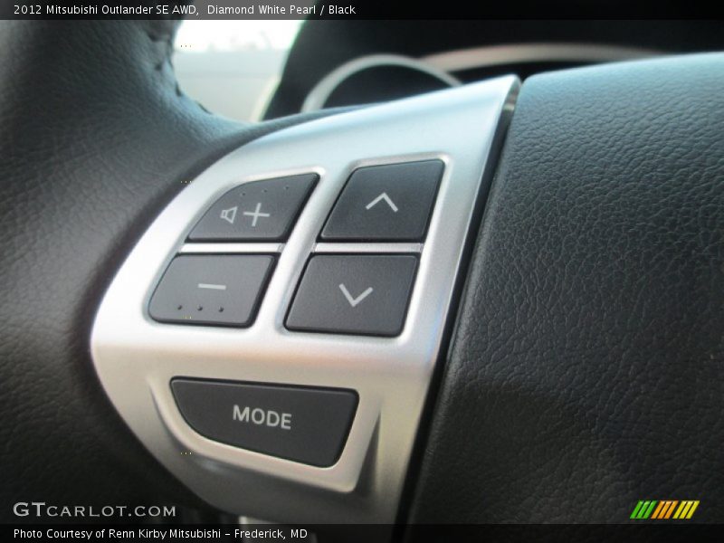 Diamond White Pearl / Black 2012 Mitsubishi Outlander SE AWD