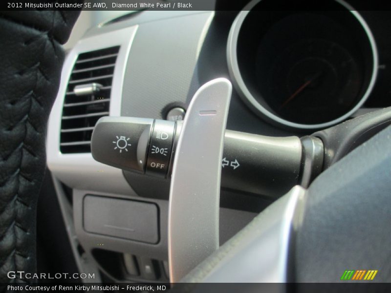 Diamond White Pearl / Black 2012 Mitsubishi Outlander SE AWD