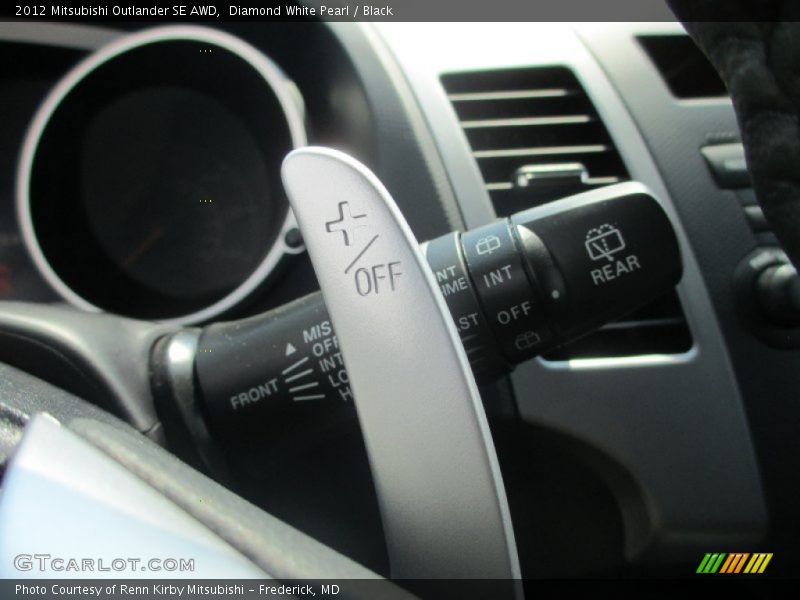 Diamond White Pearl / Black 2012 Mitsubishi Outlander SE AWD