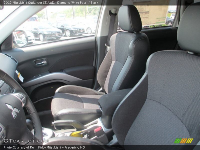 Diamond White Pearl / Black 2012 Mitsubishi Outlander SE AWD
