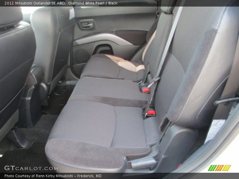 Diamond White Pearl / Black 2012 Mitsubishi Outlander SE AWD