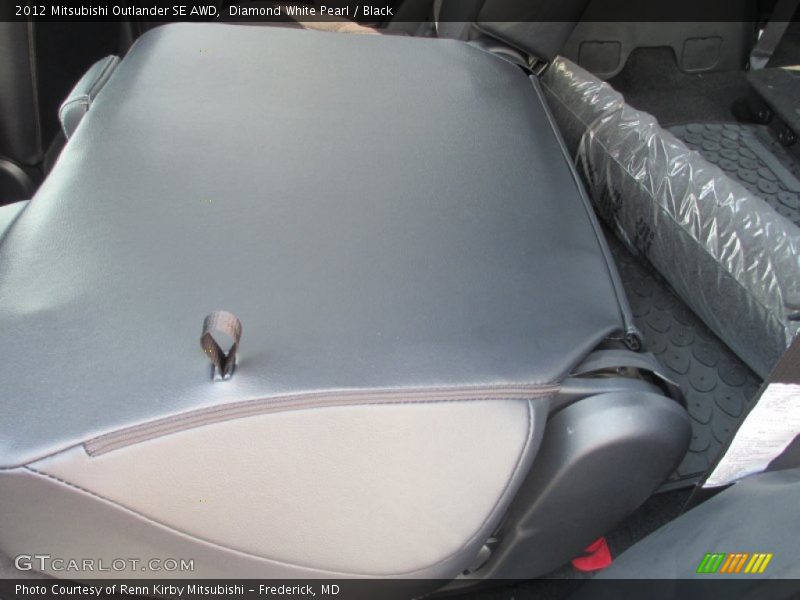 Diamond White Pearl / Black 2012 Mitsubishi Outlander SE AWD