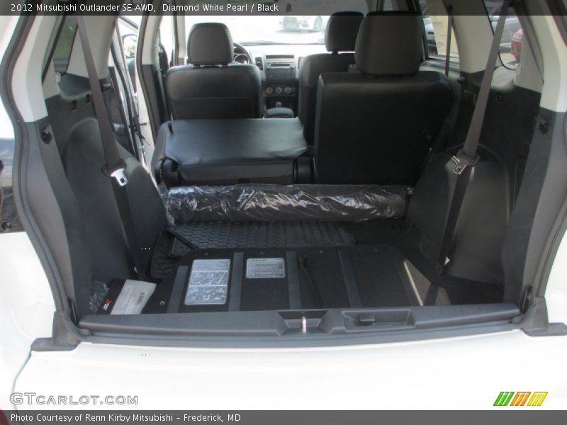 Diamond White Pearl / Black 2012 Mitsubishi Outlander SE AWD