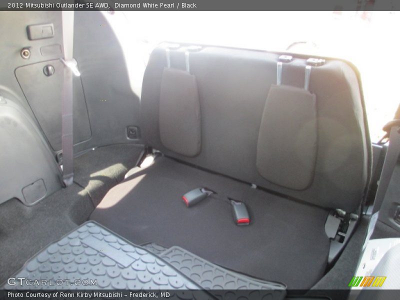 Diamond White Pearl / Black 2012 Mitsubishi Outlander SE AWD