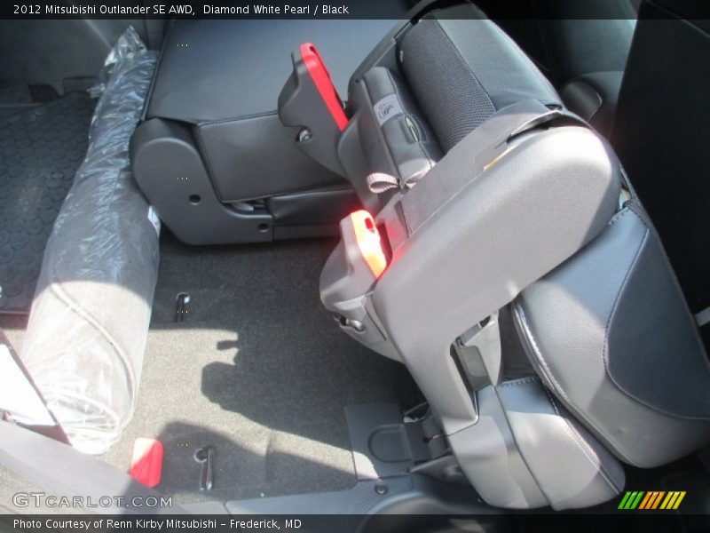 Diamond White Pearl / Black 2012 Mitsubishi Outlander SE AWD