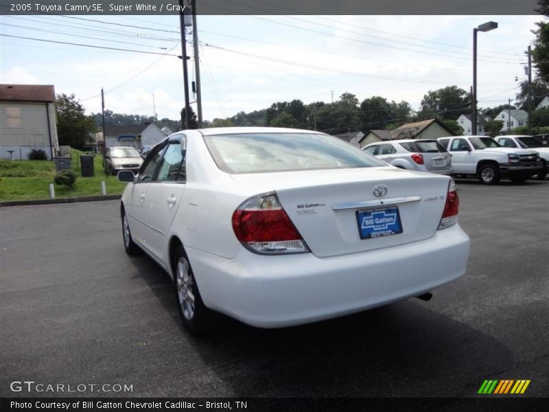 Super White / Gray 2005 Toyota Camry SE