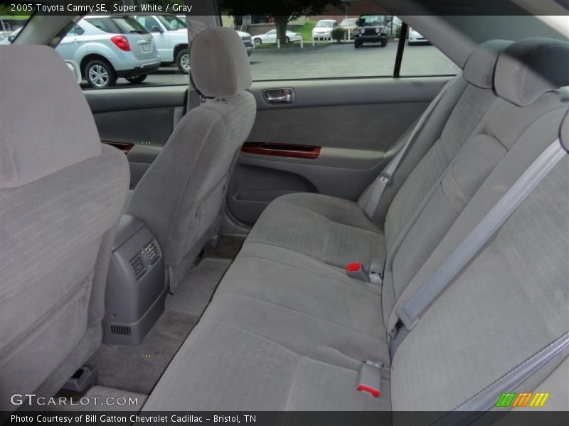 Super White / Gray 2005 Toyota Camry SE