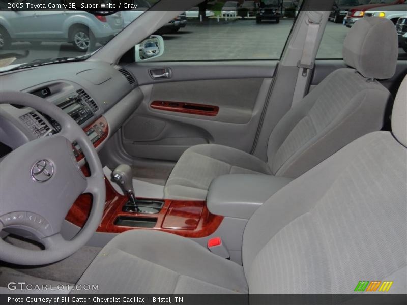 Super White / Gray 2005 Toyota Camry SE
