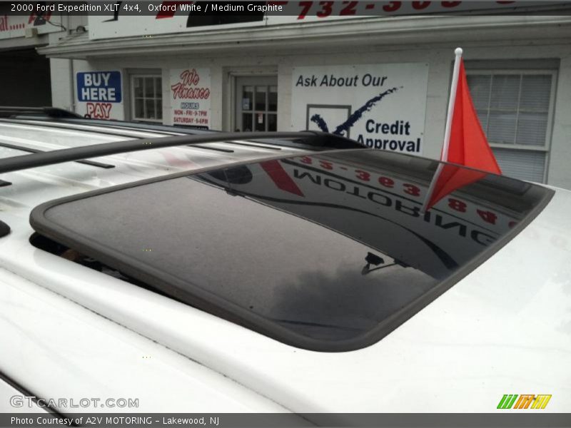 Oxford White / Medium Graphite 2000 Ford Expedition XLT 4x4
