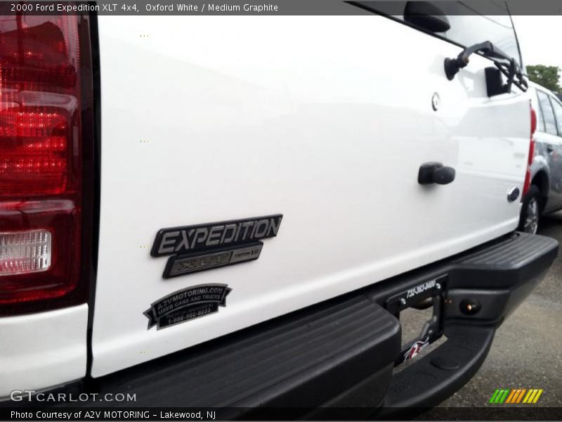 Oxford White / Medium Graphite 2000 Ford Expedition XLT 4x4