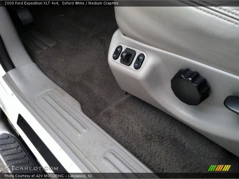 Oxford White / Medium Graphite 2000 Ford Expedition XLT 4x4