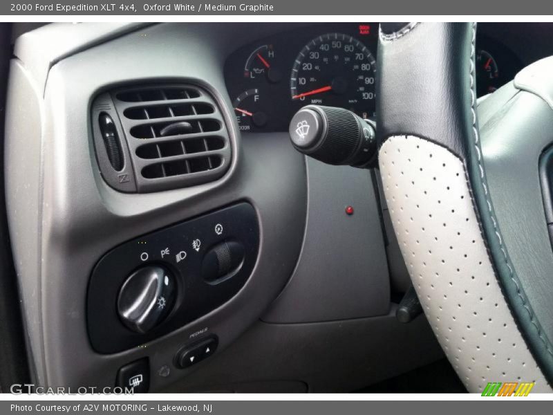 Oxford White / Medium Graphite 2000 Ford Expedition XLT 4x4