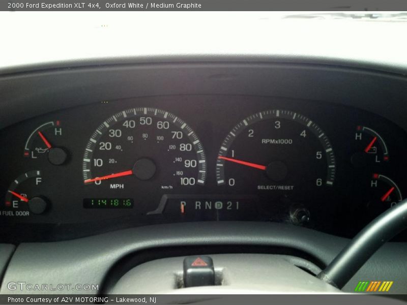 Oxford White / Medium Graphite 2000 Ford Expedition XLT 4x4