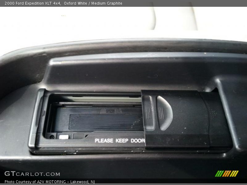 Oxford White / Medium Graphite 2000 Ford Expedition XLT 4x4