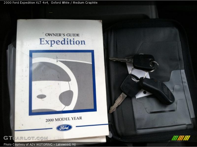 Oxford White / Medium Graphite 2000 Ford Expedition XLT 4x4
